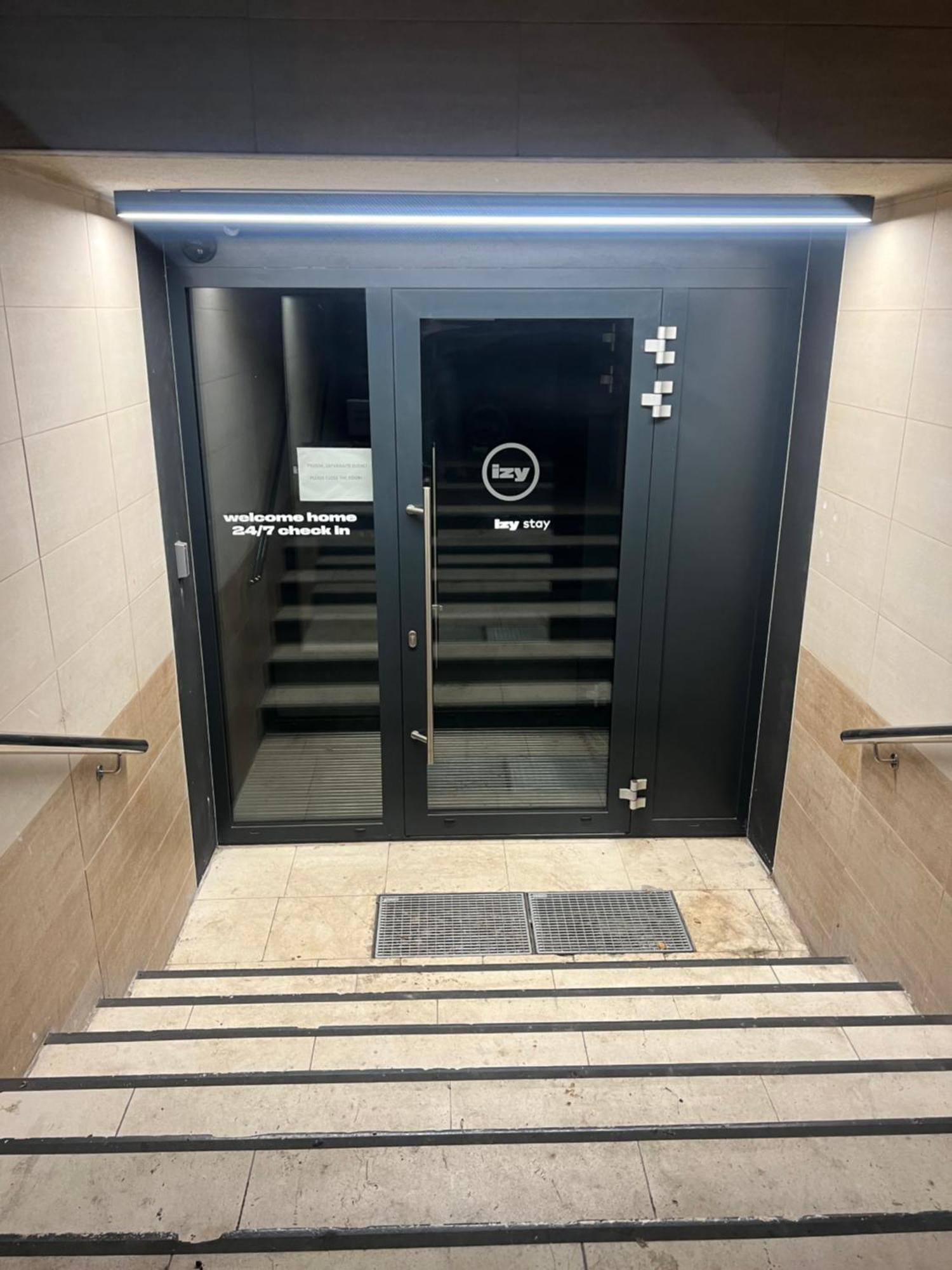 Izy Stay Hostel Bratislava Dış mekan fotoğraf